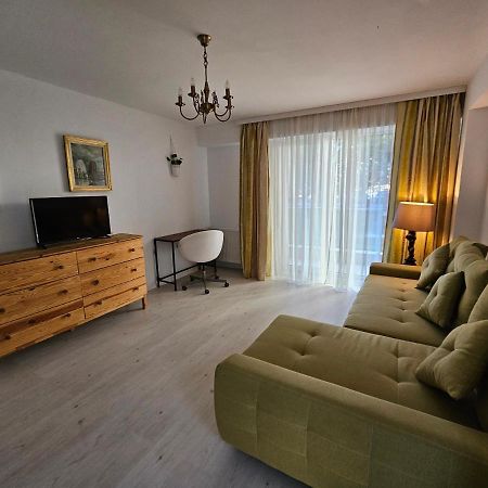 Manolaire Airport Residence Otopeni Kültér fotó